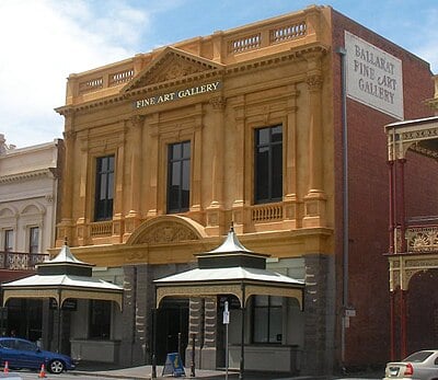 Ballarat is twinned with which city or administrative body?