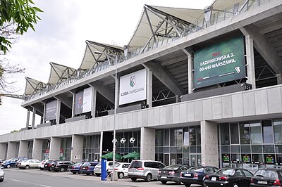 What is the capacity of Legia Warsaw's home stadium, the Polish Army Stadium?