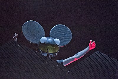 Who did Deadmau5 partner with for the song "Bridged by a Lightwave"?