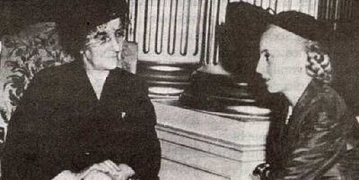 Which award did Golda Meir receive in 1975?