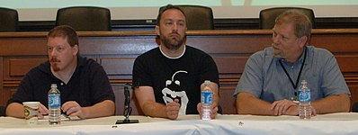 How much revenue did Jimmy Wales use from Bomis to fund Wikipedia?
