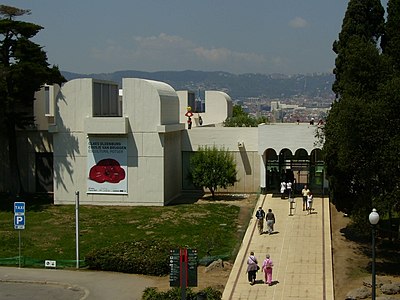 Which city hosts the Fundació Pilar i Joan Miró?