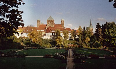 Which famous German philosopher studied at the University of Hildesheim?