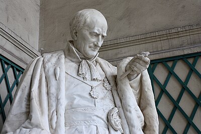 Which famous sculptor created a bust of Antoine Laurent de Jussieu?