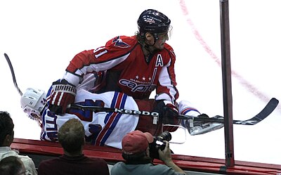 Who did Fedorov cite as his hockey idol?