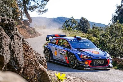 What nationality is Thierry Neuville?
