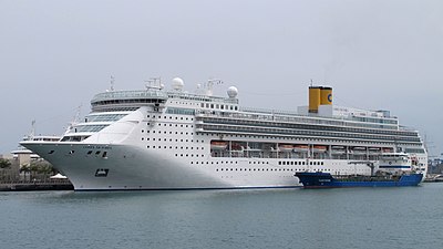 Which famous Italian architect designed the interiors of many Costa Cruises ships?