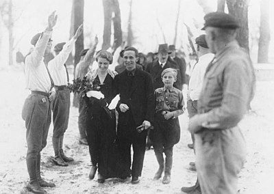 How many biological children did Magda have with Joseph Goebbels?