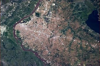 What is the primary language spoken in Asunción?