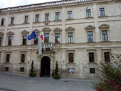 What is a key feature of Sassari's architecture?
