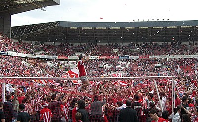 How many Spanish teams have never played below the second division, including Sporting de Gijón?