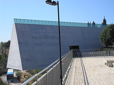 What is the highest point in Jerusalem where Yad Vashem is located?