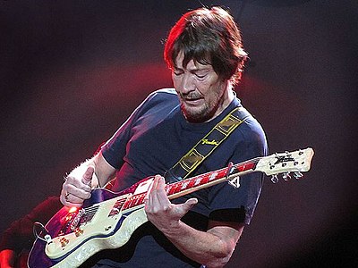 Which instrument is Chris Rea famous for playing?