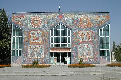 Which museum in Dushanbe houses the country's national antiquities?