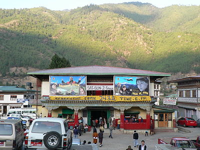 What river flows through Thimphu?