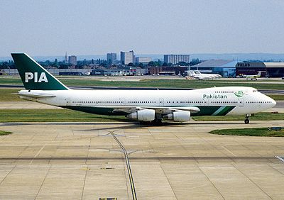 How long did the world's longest nonstop flight by a commercial airliner, completed by PIA, last?