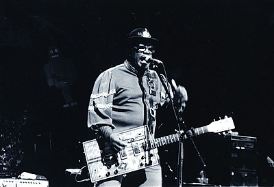 Which guitarist was influenced by Bo Diddley?