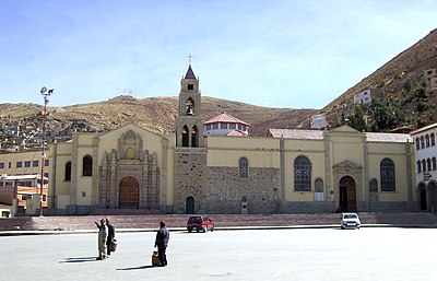 What main transport gateway serves Oruro?