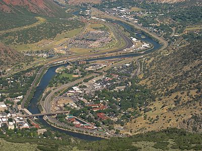 What type of municipality is Glenwood Springs?