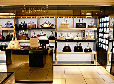 What was the name of Gianni Versace's first boutique?