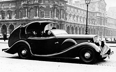 In which year did Peugeot first collaborate with Panhard-Daimler to build an internal combustion car?