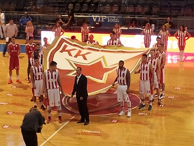 Which Belgrade-based basketball club is KK Crvena zvezda's main rival?