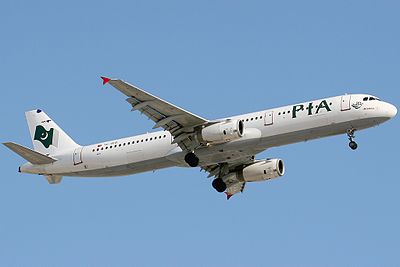 How many international destinations does Pakistan International Airlines service?