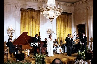 Sarah Vaughan performed with which famous trumpeter at the Apollo Theater Amateur Night?
