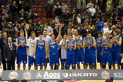 Which organization administers the Italy men's national basketball team?