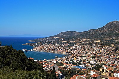 Which strait separates Samos from western Turkey?