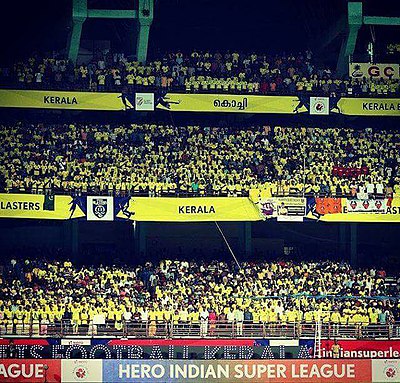 What are the primary colors of Kerala Blasters FC's kit?