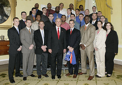 Which Florida Gators basketball coach led the team to back-to-back national championships?