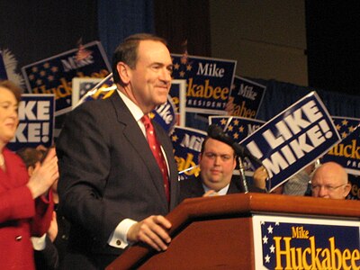 In 2008, Huckabee finished third in which two categories?