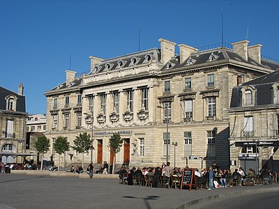 Which of the following bodies of water is located in or near Bordeaux?