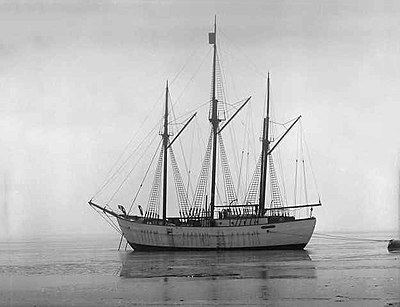 What was the name of the ship Amundsen used to reach Antarctica in 1911?