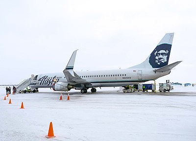 Which airline alliance is Alaska Airlines a member of?