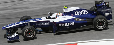 In which year did Jacques Villeneuve score Williams' 100th race victory?
