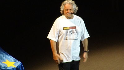 Did Beppe Grillo use his blog to stage comedy shows?