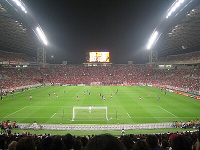 What league does the Urawa Red Diamonds play in?