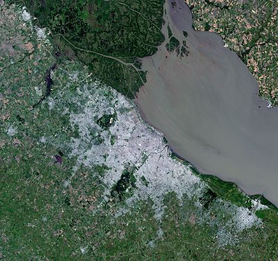 Which of the following bodies of water is located in or near Buenos Aires?
