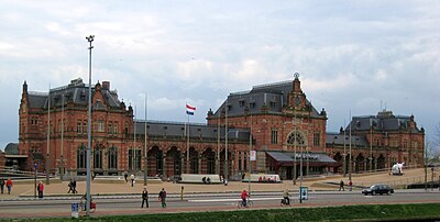 What percentage of Groningen's population are students?