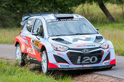 Who is Thierry Neuville's current co-driver?