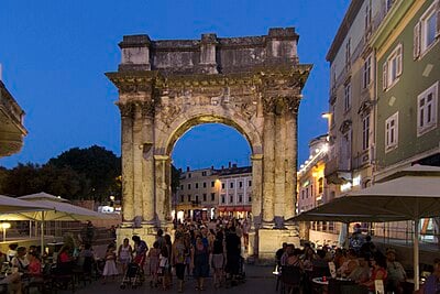 What is the local language spoken in Pula?