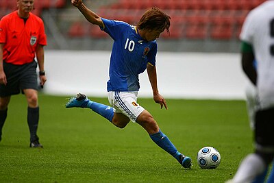 Which two teams did Nakamura play for in Italy?