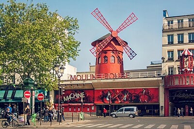 Who co-founded the Moulin Rouge in 1889?