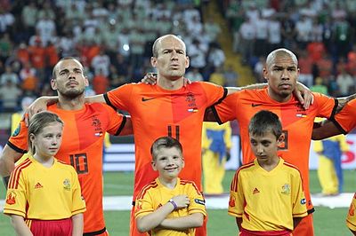 Which Dutch national team did Sneijder make his debut for in April 2003?