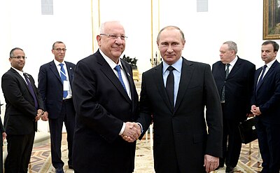 What solution does Rivlin support for the Israeli–Palestinian conflict?