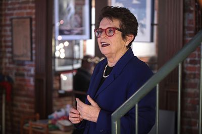 What are the teams that Billie Jean King had played for? [br](Select 2 answers)