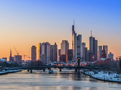 What was the population of Frankfurt Am Main in 2022, given that it was 646,550 in 2000?