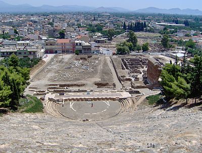 What is the population of Argos compared to the prefectural capital, Nafplio?